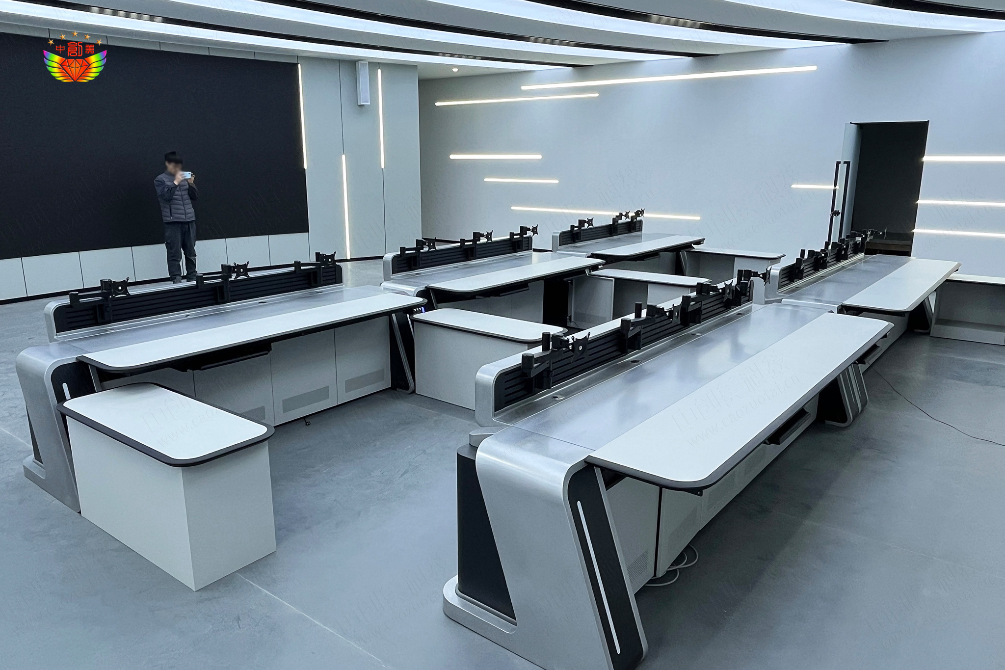 監(jiān)控操作臺(tái)照片