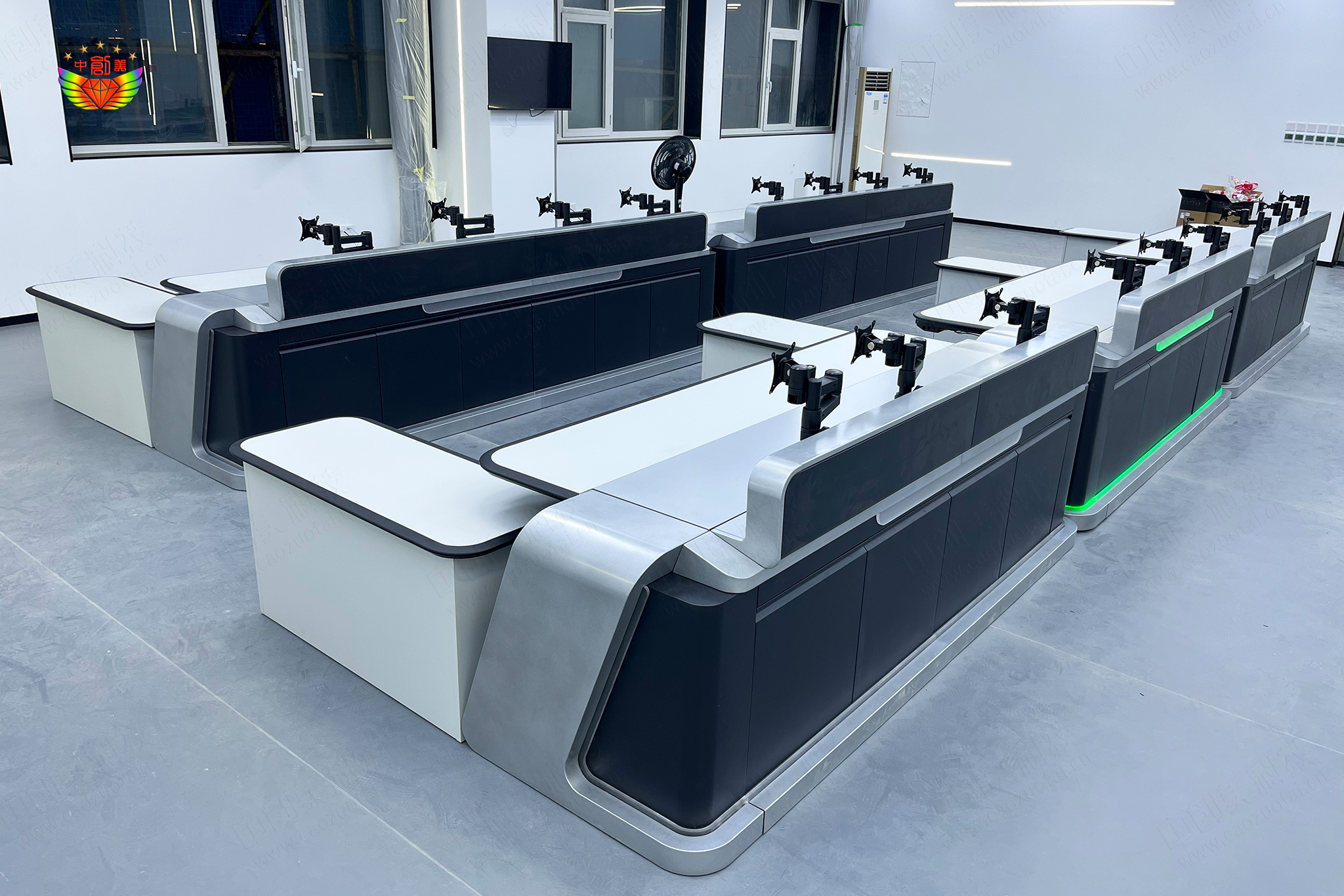 指揮中心監(jiān)控操作臺(tái)照片