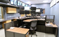 監(jiān)控臺(tái)廠家在哪里？豪華監(jiān)控臺(tái)哪家好？